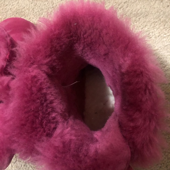 Pink UGG boots with bow on back - Picture 3 of 4